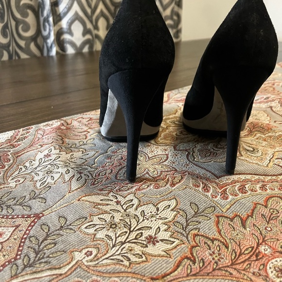 Black/Gray Suede Pumps - Picture 4 of 8